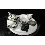 Cat ornaments to include three cats and a plate and a frame, (5)