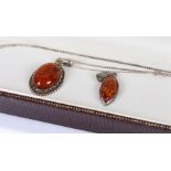 Silver and amber jewellery, to include an oval amber pendant attached to a chain, together with a