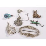 Jewellery, to include an elephant brooch, a dog brooch, a peacock brooch, a lizard borooch, flower