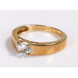 9 carat gold ring, with central topaz, ring size N 1/2