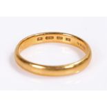 22 carat gold wedding band, 4.1 grams