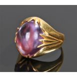 Yellow metal amethyst set ring, the cabochon amethyst with claw mounts, ring size O