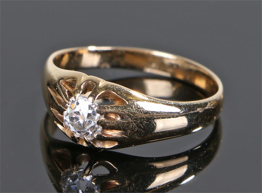 18 carat gold diamond set ring, the round cut diamond at approximately 0.5 carat, ring size T