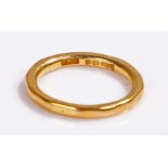 22 carat gold wedding band, 4 grams