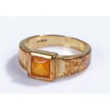 9 carat gold ring, set with an orange stone, 5 grams, ring size R