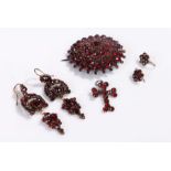 Garnet set, with a brooch, cross pendant and two pairs of earrings, (6)