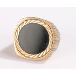 Onyx ring, set in silver gilt, ring size S