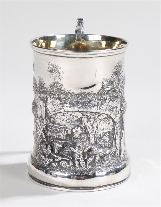 Victorian silver tankard, London 1855, maker Joseph Angell II, reeded scroll cast handle, the body - Image 3 of 3