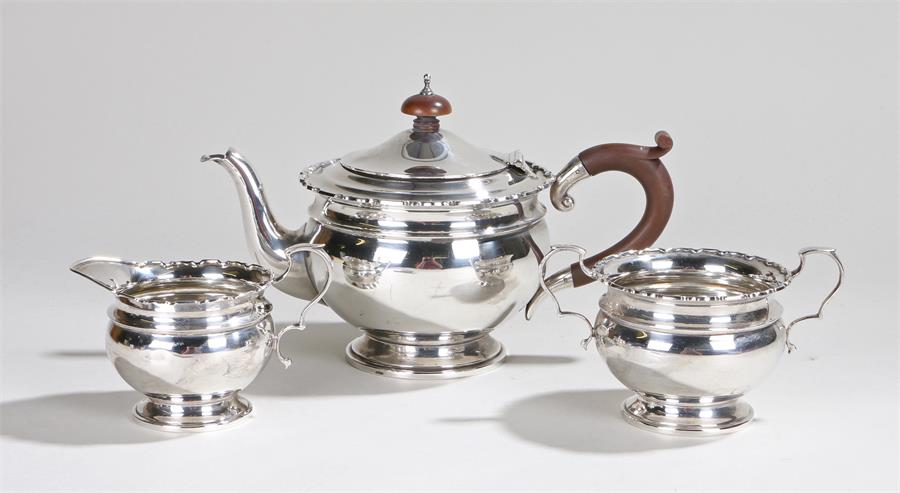 George V silver three piece tea service, Birmingham 1928, maker Northern Goldsmiths Co, consisting