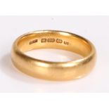 22 carat wedding band, 8 grams