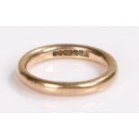 9 carat gold wedding band, 3.9 grams