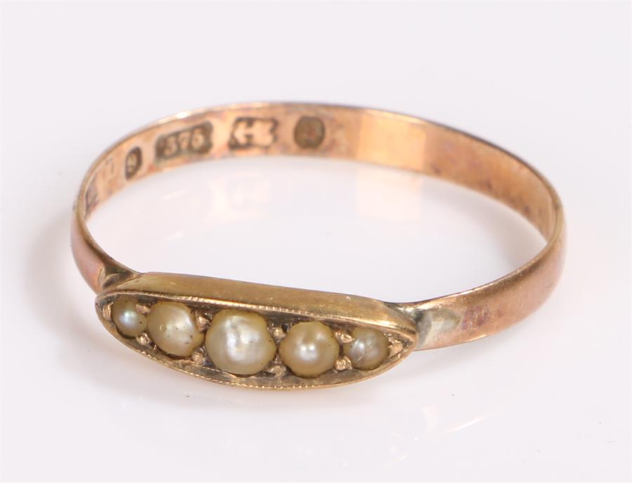 9 carat gold pearl set ring, with a row of pearls, ring size T