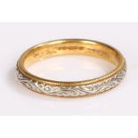22 carat gold band, with white and yellow gold, ring size N, 4,2 grams