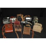 Collection of vintage cameras, Kodak Junior I, Kodak Brownie Flash II, Polaroid 600, etc, (Qty)