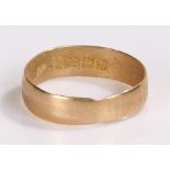 22 carat gold wedding band, 3.3 grams