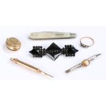 Mixed jewellery, to include a 9 carat gold ring, a silver and mother of pearl knife, a brooch, a