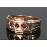 9 carat gold gentleman's garnet set ring, with a row of four garnets to the head, ring size Z+1
