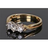 18 carat gold diamond set ring, with three round cut diamonds to the head, ring size O 1/2