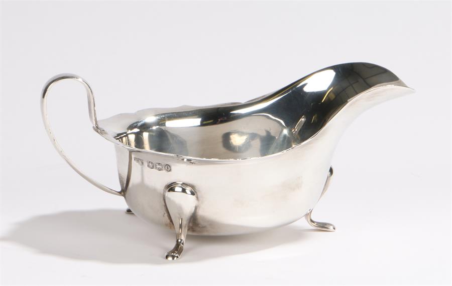 George V silver sauce boat, Sheffield 1931, maker Emile Viner, with loop handle and wavy rim, raised