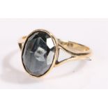 9 carat gold ring, set with onyx, ring size U