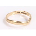 9 carat gold ring, with a shaped head, 1.7 grams