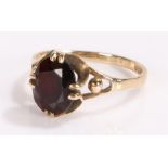 9 carat gold ring, set with a quartz, ring size Q