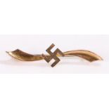 9 carat gold brooch, set with swastika to the centre, 1.4 grams