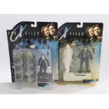 X Files series one Agent Fox Mulder and Agent Dana Scully figures, both carded (2)