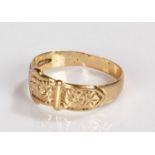 9 carat gold buckle ring, with a foliate buckle decorated head, 2.2 grams