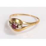 18 carat gold ring, set with a central red stone and a diamond to either side