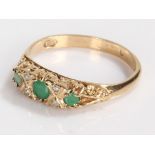 9 carat gold ring, west with emeralds, ring size Q