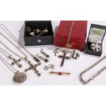 Collection of jewellery, to include silver examples, a costume brooch and a cameo set, (qty)