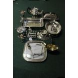 Silver plated wares, to include entrée dishes, teapot, jugs, toast rack, etc, (qty)