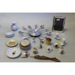 Mixed lot of ceramics, together with a novelty clock, (Qty) COMBINED WITH 5286-10