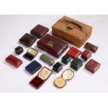 Collection of ring boxes, to include various leather clad examples, rings boxes, brooch boxes,