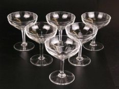 6 Champagnerschalen - um 1920, klares Kristallglas, runder Stand, langer facettierter Schaft,