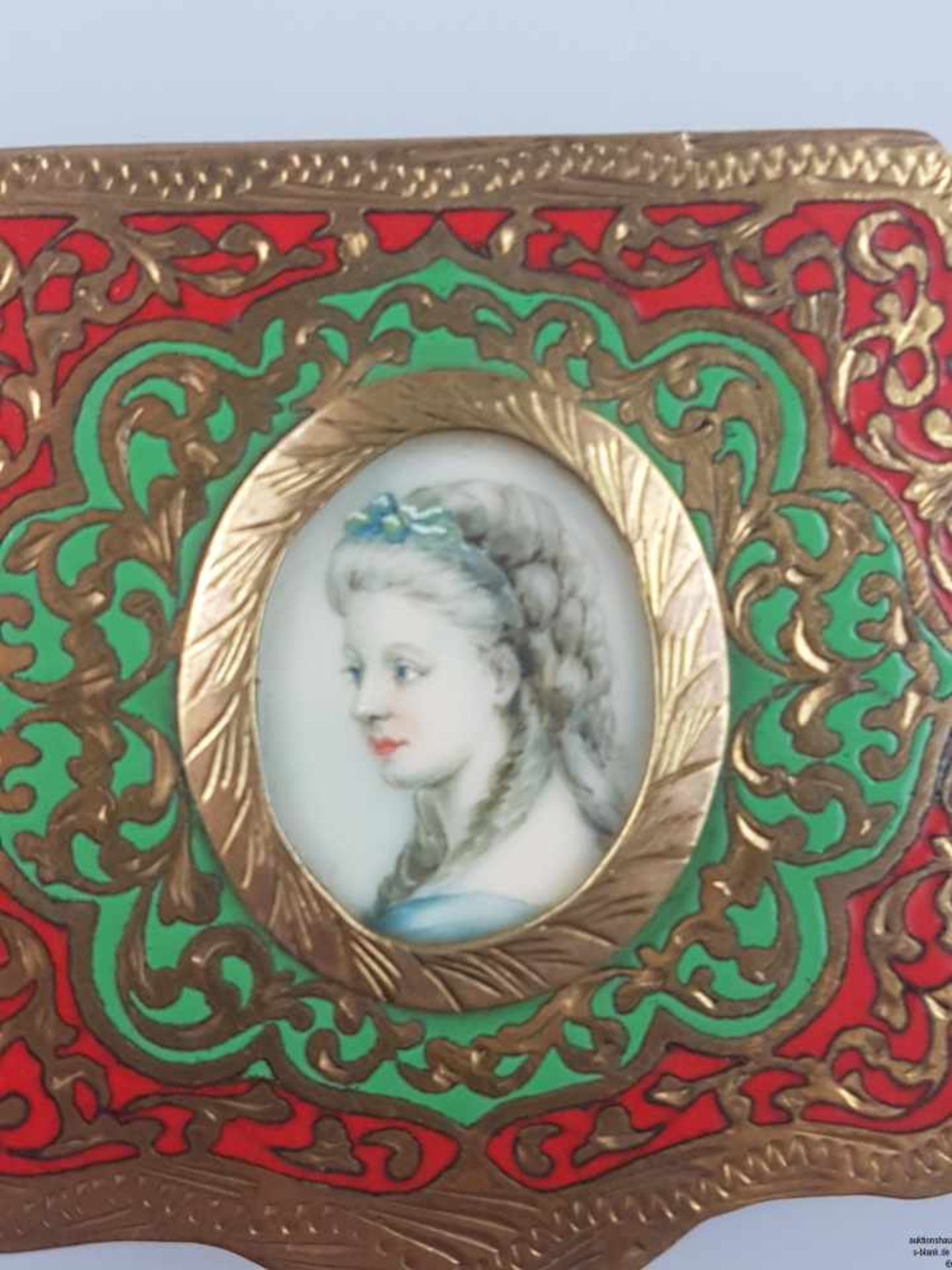 Puderdose - Frankreich, um 1850, Silber, feuervergoldet, reich ziseliert, Deckel mit grünem und - Bild 2 aus 5