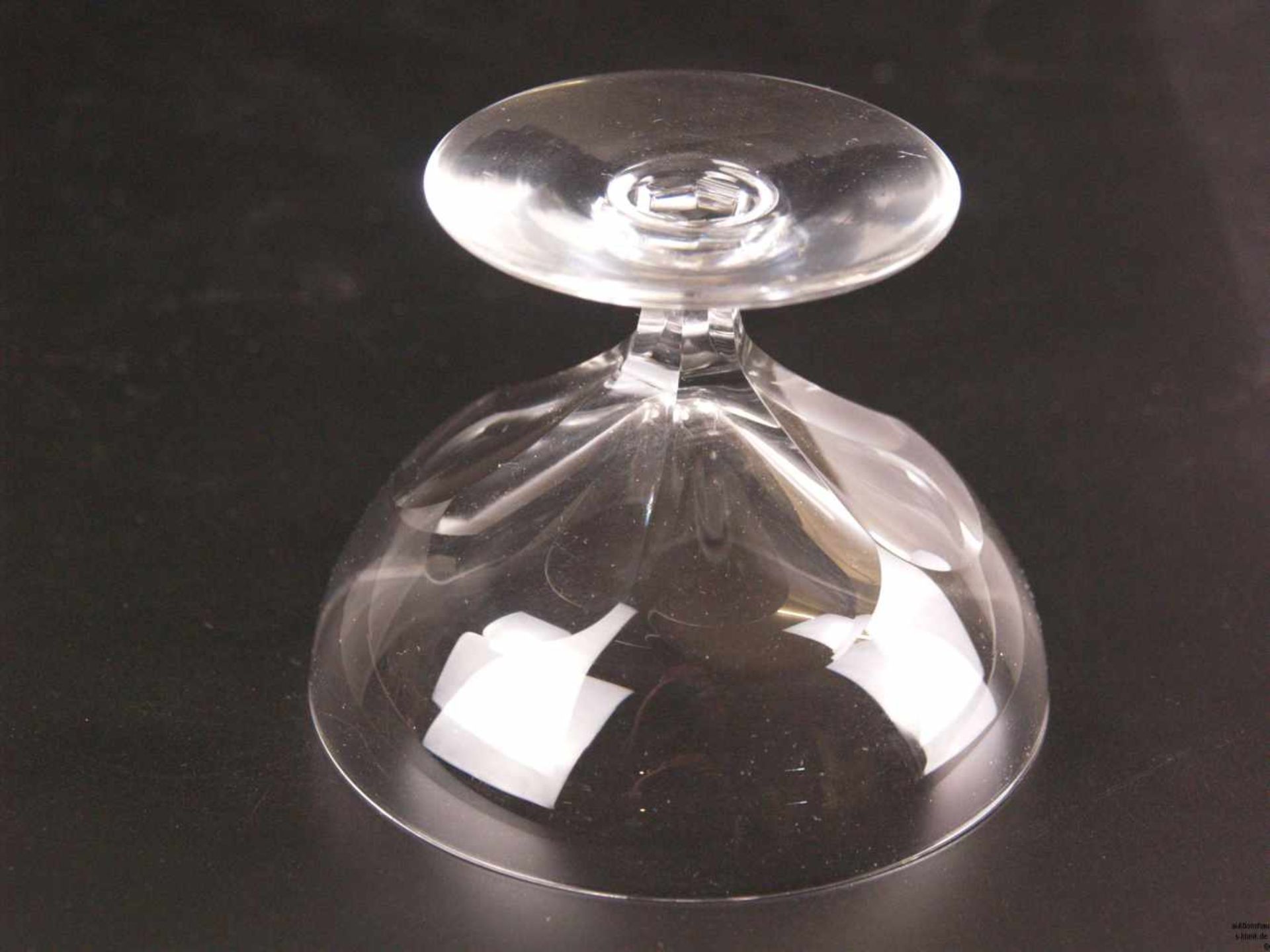 6 Champagnerschalen - um 1920, klares Kristallglas, runder Stand, kurzer facettierter Schaft, - Bild 3 aus 3