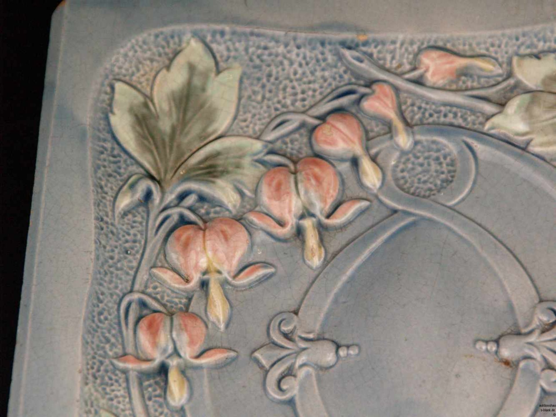 Jugendstil-Ofenkachel - Keramik, floraler Reliefdekor, polychrom bemalt, Alters- bzw. - Bild 2 aus 4