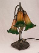 Blütenlampe - im vegetabilen Stil des Art Nouveau, drei als Trompetenblüten geformte in Orange-und