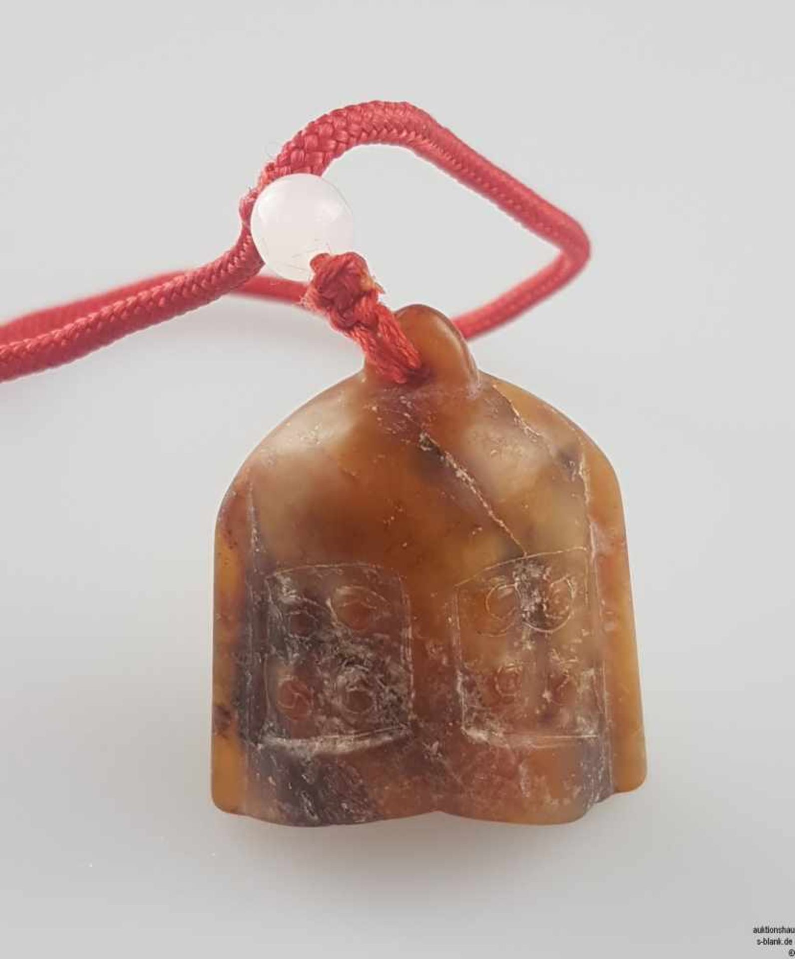 Jadeanhänger - rostbraune Hetian Jade, handgeschnitzte chinesische Glocke, Hotan in Xinjiang, China,