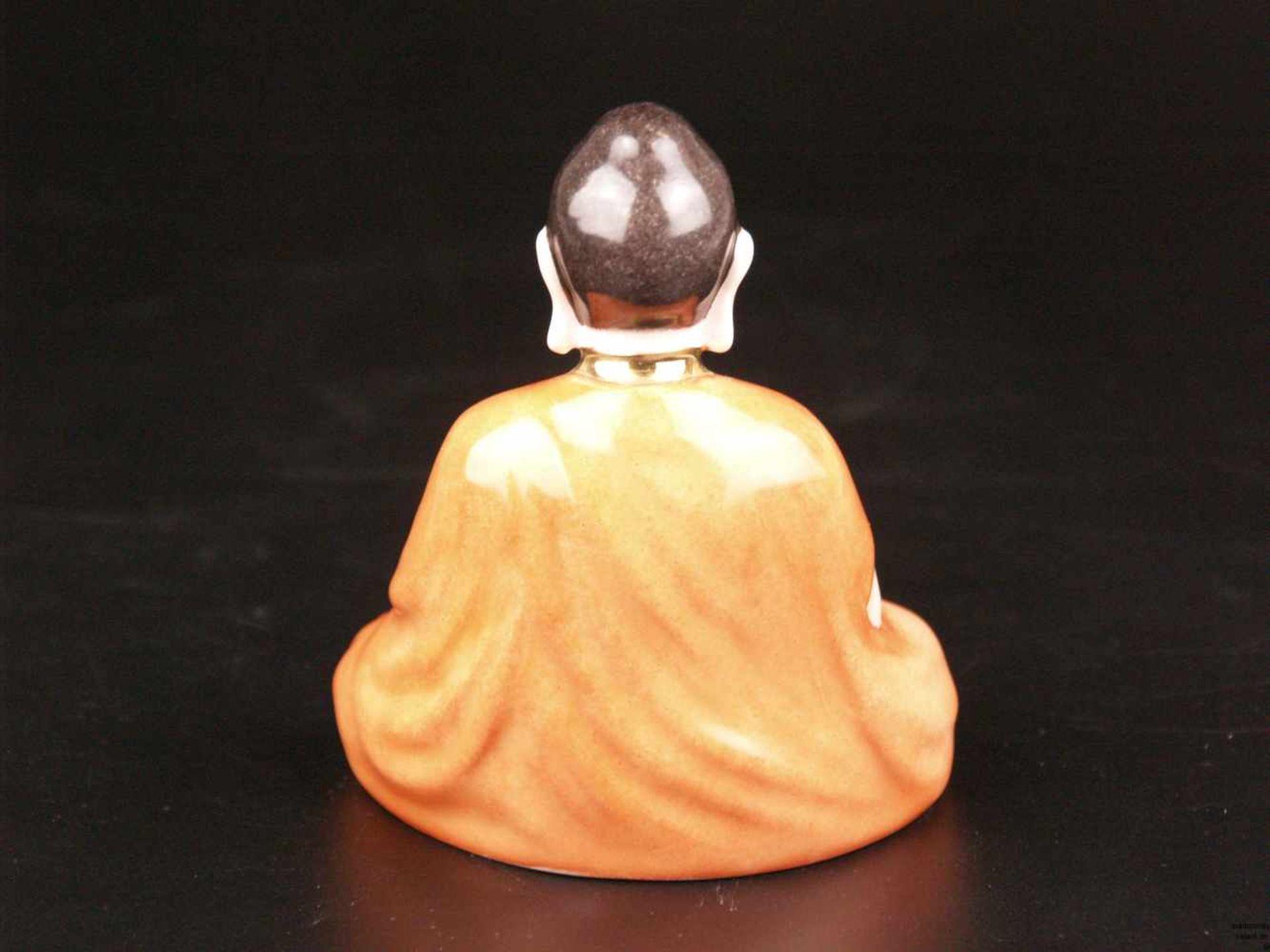 Porzellanfigur "Buddha" - Hoechst, blaue Radmarke, vollplastische Darstellung im Meditationssitz, - Bild 2 aus 5