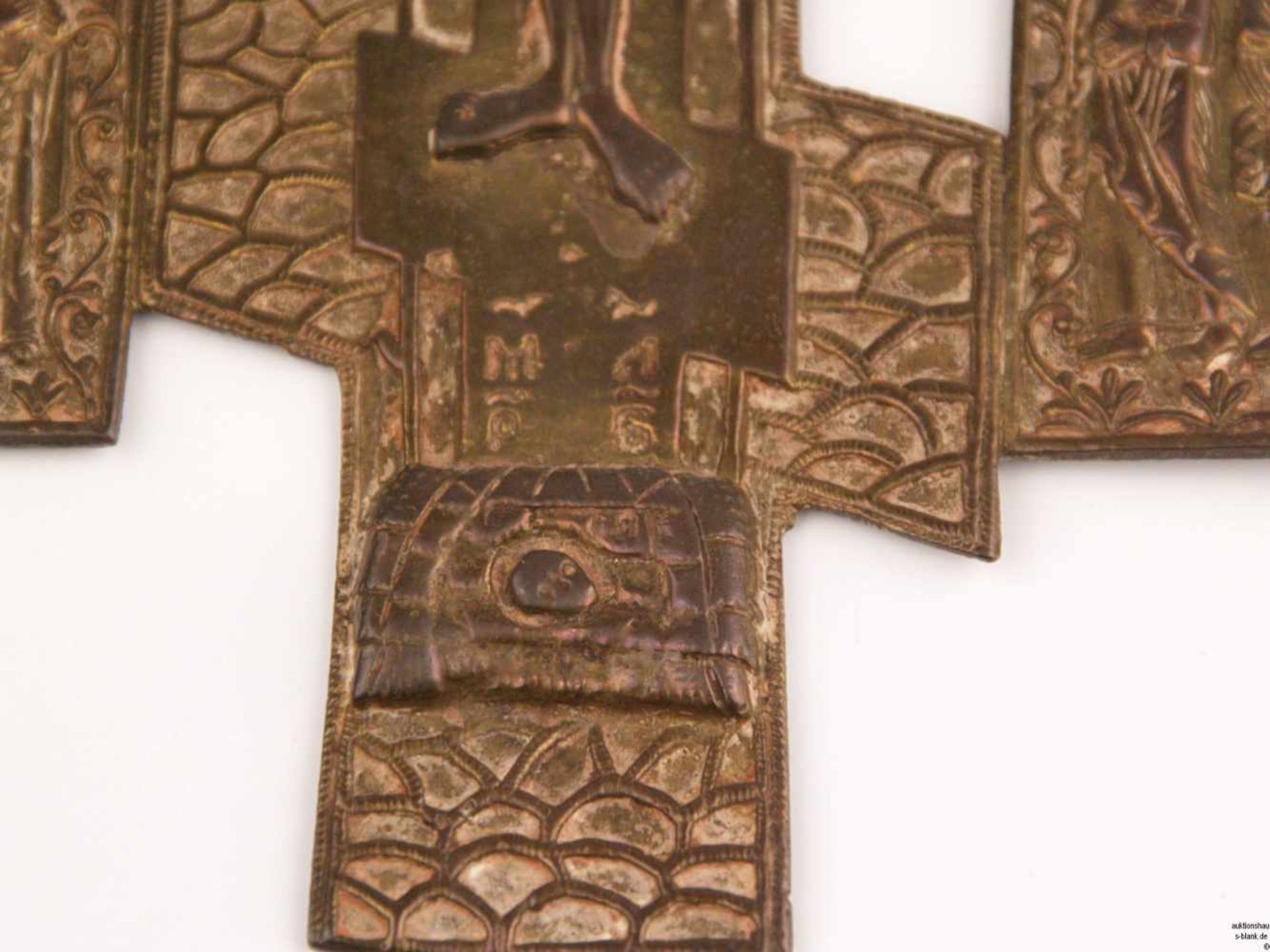 Russisch-Orthodoxes Hauskreuz - Russland, 19.Jh., Bronze, reliefiert gegossen, mittig Korpus Christi - Bild 7 aus 9