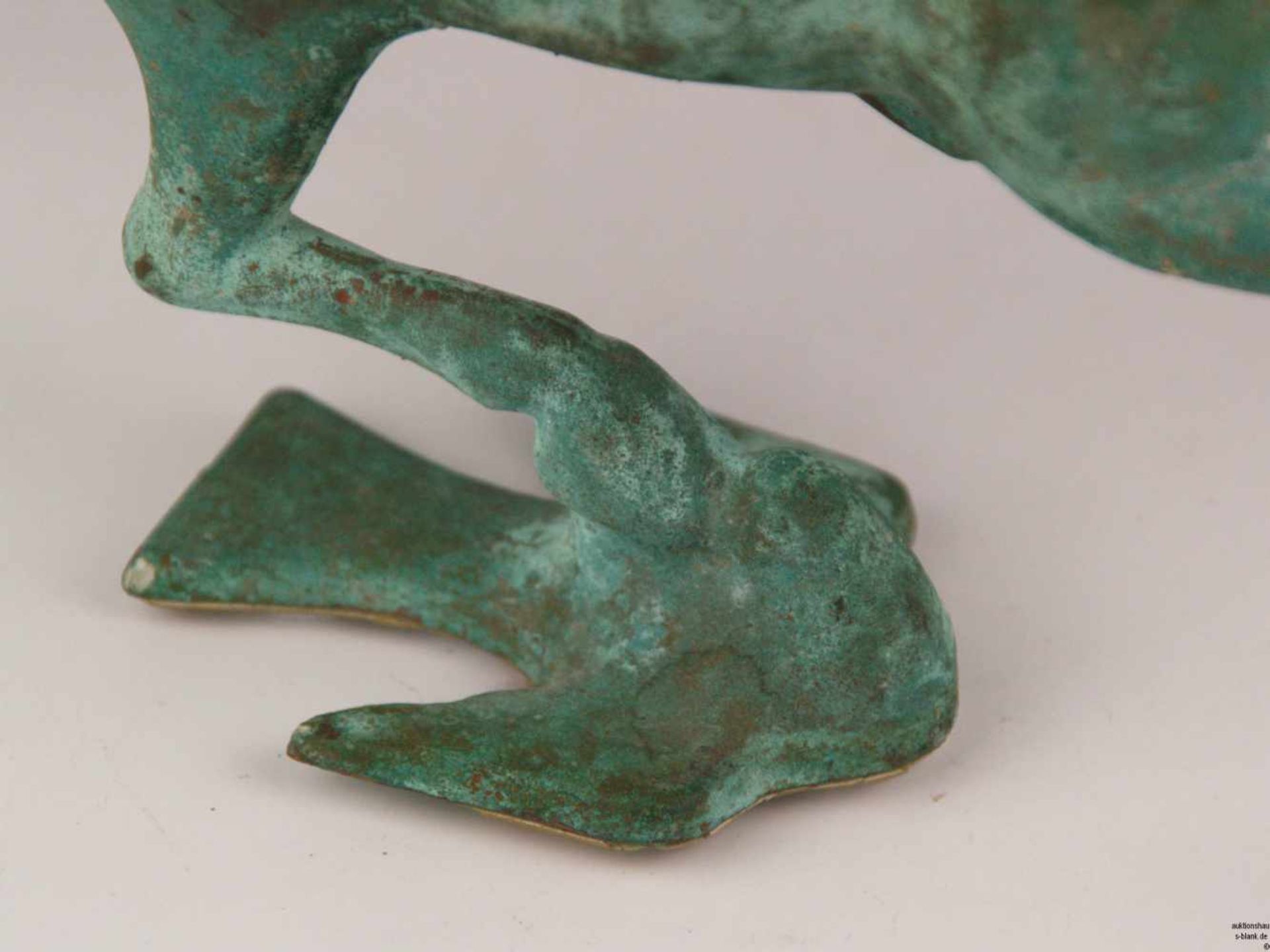Bronzefigur "Das fliegende Pferd aus Gansu" - Bronze, künstlich grün patiniert, Replik nach dem - Bild 5 aus 6