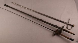Konvolut Stichwaffen - teils Übungswaffen,3-tlg: 1 Musketier-Degen mit gekehlter Klinge und