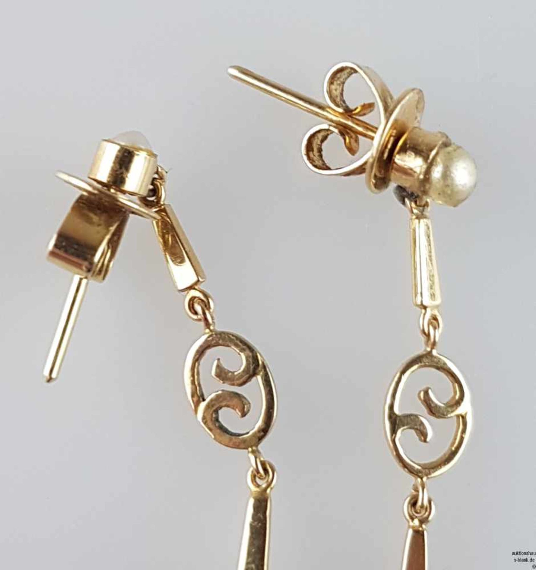 Paar Ohrstecker - 14 K Gelbgold, Stecker mit kleiner milchweißen Perle, beweglich abgehängte - Bild 3 aus 3