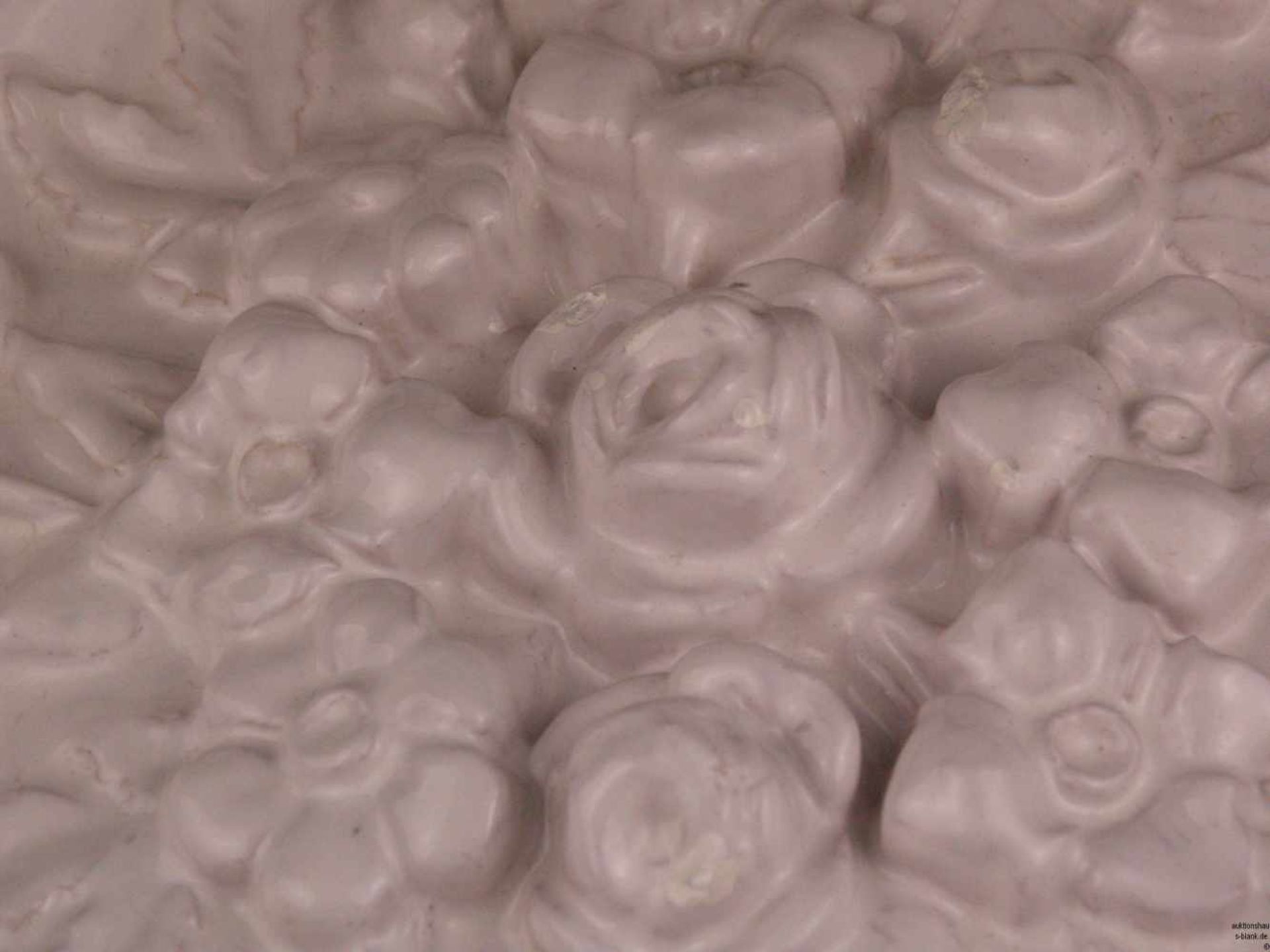 Jugendstil-Ofenkachel - Keramik, Tondo, reliefierter Rosendekor, weiß glasiert, stellenweise - Bild 2 aus 4