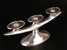 Kerzenständer - Wilkens, 835-er Silber, Nr.8049, 3-flammiger leicht gebogener Arm auf ovaler