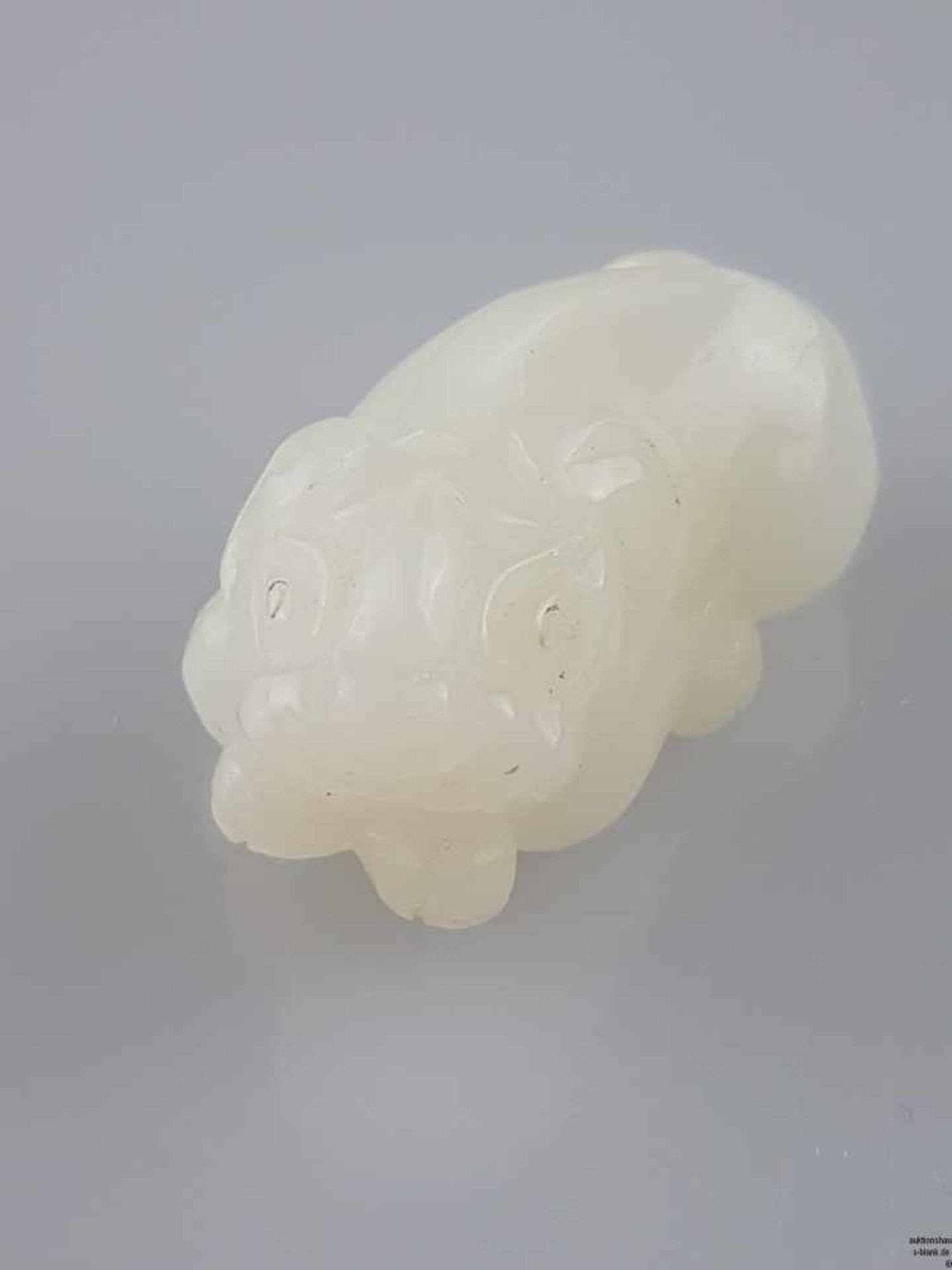 Paar Jadeschnitzereien - Hetian Jade von schöner weißer Farbe, kunstvoll vollrund geschnitzt, - Bild 3 aus 8