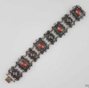 Armband - Silber 835 gestempelt, Armband mit acht Gliedern, besetzt mit vier ovalen Korallen, L.ca.